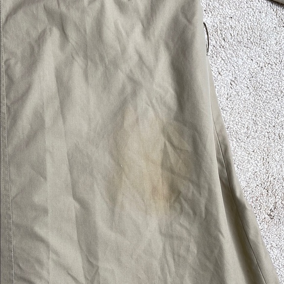 Tan Trench Coat with Lightweight Design and Mid-Thigh Length - Picture 5 of 7